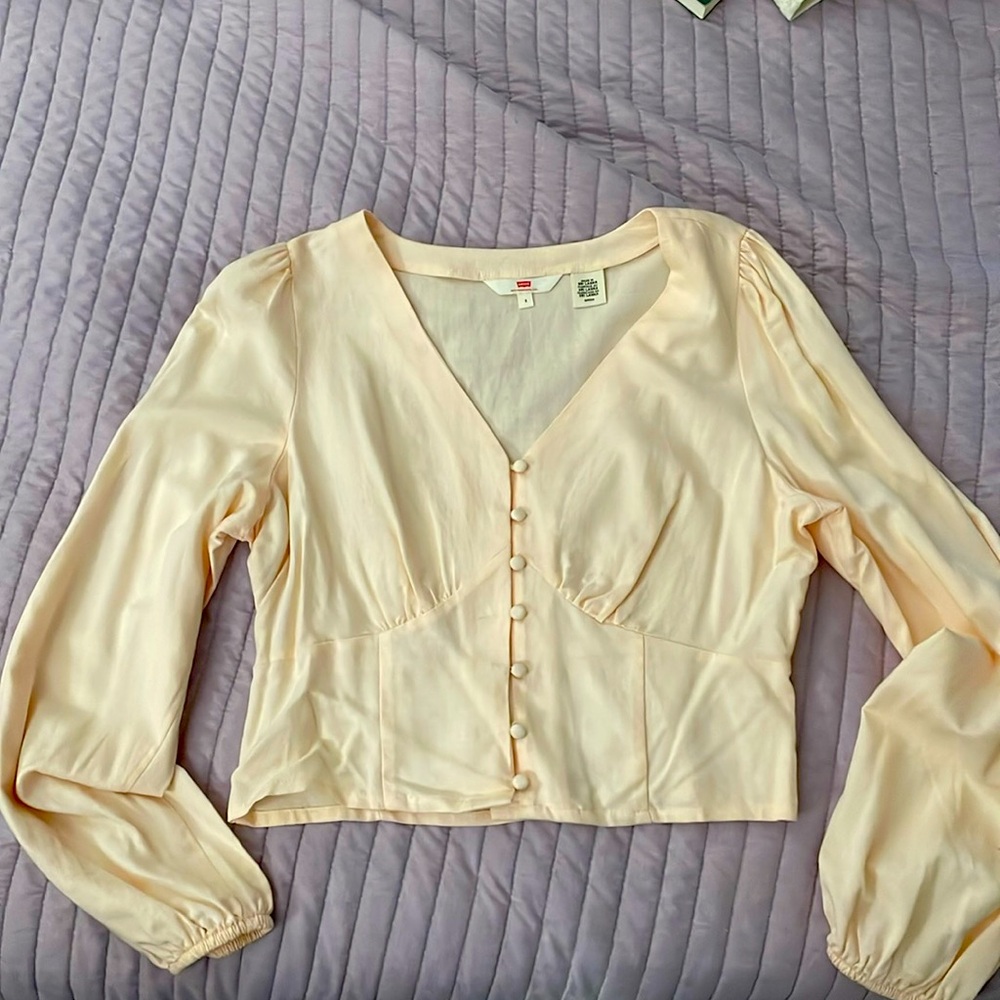 Levi’s V-neck top